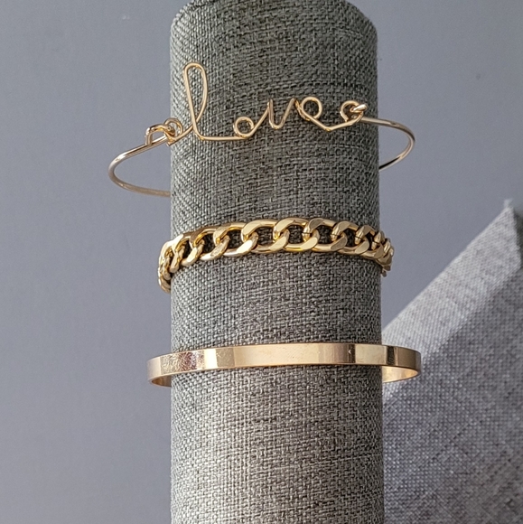 🔥3 for $22🔥 3 Gold Toned Bracelets - Picture 2 of 5